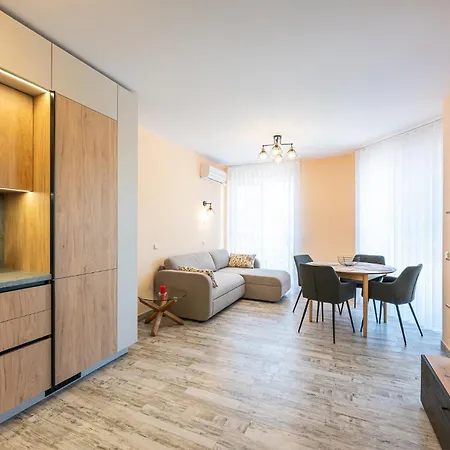 Апартамент New & Quiet Near Burgas' Garden *