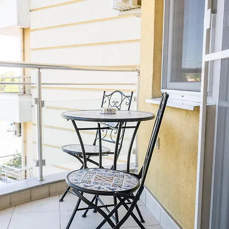 Апартамент New & Quiet Near Burgas' Garden *