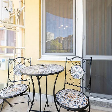 Apartament New & Quiet Near Burgas' Garden *